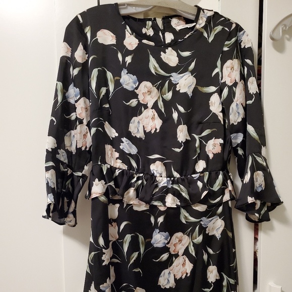 Dress - Picture 3 of 4